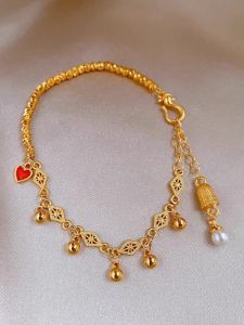 Fashionable Unique Design Geometric Diamond Heart Pendant Bracelet Elegant Versatile Womens Jewelry Caring Koko Alloy Plated Silver Gold