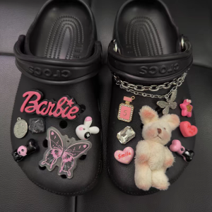 หัวเข็มขัดตกแต่ง Crocs Y2K สำหรับผู้หญิง สไตล์สตรีท หวาน เร้าใจ โซ่สีดำ หัวเข็มขัดแฟชั่น ฤดูร้อน 2024 ของ DIY