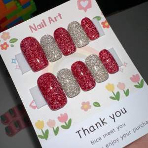 เล็บปลอมสีเจลสีแฟลช❤️แถมกาว ❤️แถมตะไบทุกชุดเจลแท้100% ติดง่ายๆแค่ไม่เกิน5นาทีสวยเลย (มือ)