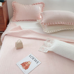 Kiss Dear | Anti-slip Cotton-filled Coral Fleece Bed Cover