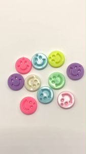 ลูกปัดรูปยิ้มแบนสีแจ๋น ขนาด 3 mm บรรจุ 10 ตัว 😊❤️