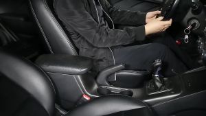 HongKong60ที่เท้าแขนในรถ หนังหุ้มเบาะรถ ที่เท้าแขนรถกล่องฝาครอบยึดความสูงรองรับที่วางแขนสากลเบาะน้ำถ้วยที่วางโทรศัพท์ ที่วางแขนในร