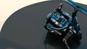 Gr.s DAIWA Fishing Reel รุ่นเดียวกัน ใหม่เชือกลึกถ้วยตกปลาล้อหมุนโลหะไร้รอยต่อสำหรับสายตกปลา 1000-7000 Spinning Reel