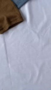 Crop Top Lengan Pendek: Kaos Crop Wanita Daily