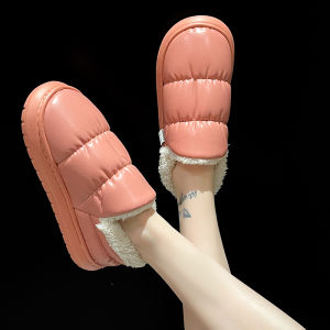 รองเท้าแตะผ้าฝ้ายกันน้ำสำหรับผู้หญิงรองเท้าผ้าฝ้ายหุ้มส้นพื้นหนาบุขนกำมะหยี่หนาพิเศษกันหนาวใส่ด้านนอกแฟชั่นเรียบง่ายใส่ในบ้านใส่ช่วงฤดูหนาวสำหรับใส่ในบ้าน