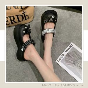 LHShoess พร้อมส่ง ทั่วไทย รองเท้าแฟชั่น สำหรับผู้หญิง รุ่นนี้ดีเทลน่ารักจริงไม่ได้อวย ทรงกึ่งหัวโต มาพร้อมอะไหล่ตกแต่งทั้งเซ็ทจุกๆ คุ้มกว่านี้ไม่มีแล้ว สั่งด่วนนน