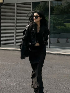 เสื้อแจ็คเก็ตหนัง PU สั้นสไตล์อเมริกันย้อนยุคสำหรับผู้หญิง ทรงหลวม ปกโปโล ซิป แขนยาว ฤดูหนาว 2022 เสื้อคลุมกันหนาว