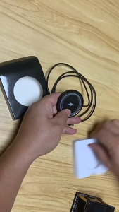 รับประกัน 5 ปี ที่ชาร์จไร้สาย 30W （รองรับมือถือ หูฟัง และสมาร์ทวอทช์）แท่นชาร์จไร้สาย ที่ชาร์จแม่เหล็ก Wireless charging