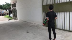 ปืนฉีดน้ำสงกรานต์ ปืนฉีดน้ำ 750ml ของเล่นกลางแจ้ง เหมาะสำหรับผู้ใหญ่และเด็ก ความจุขนาดใหญ่