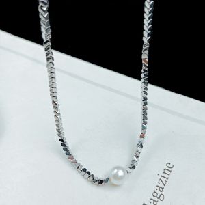 Elegant Titanium Steel Clavicle Chain Necklace Womens Style 2025 New Version Luxury Minimalist Fashion Jewelry Accessory