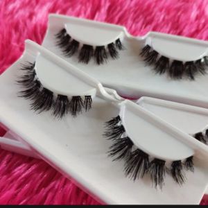 bulu mata random 3d. harga 1 pasang isi 2 pcs dan lem 2ml 1 pcs dan bulu mata all size n tebal harga untuk 1 pcs varian random acak Al size. pelengkap muke up