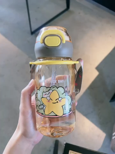 [ส่งจากไทย] 720ml กระติกน้ำเด็กฝากดหลอดพร้อมสายสะพาย ตัวล็อกและหูหิ้ว มีรับประกัน