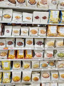 Crunchy Corn Flavored Potato Chips Wave Shape Leisure Snacks for Binge Watching Rozen Convenience Store Direct Mail from Japan