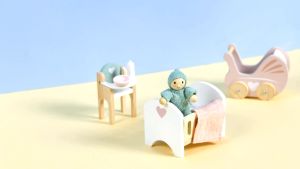 Tender Leaf Toys ของเล่นไม้ บ้านตุ๊กตา เฟอร์นิเจอร์เนอร์สเซอรี่ Dolls House Nursery Set - รูปแบบใหม่ สำหรับเล่นเวลา