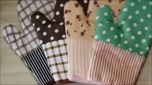 1 PAIR Cotton Oven Mitts Mittens Microwave Oven Stove Charcoal BBQ Cooking Gloves Non-Slip ( Random Colors)