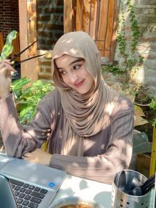 HIJAB PASHMINA KAOS RAYON PREMIUM/KERUDUNG PASMINA MELEYOT