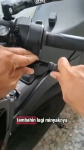 Protaper Handle Karet Motor Hitam 2 PCS/Sepasang Universal terbuat dari karet elastis premium