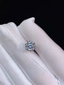 GRA GE1 Stud Earrings: Italian Design & Genuine Diamond Moissanite