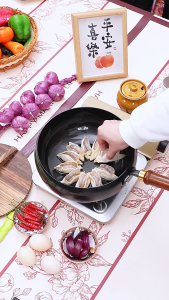 24CM non-stick deep frying pan with wooden lid cast iron frying pan - carbon steel flat frying pan suitable for gas stove and induction cooker healthy kitchen
