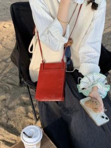 Retro Oil Wax Leather Small Square Bag Lightweight Single Shoulder Crossbody Phone Bag for Women New 2025 Fashion Trend