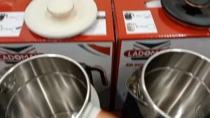 Ấm đun siêu tốc  2L LADOMAX HA-889