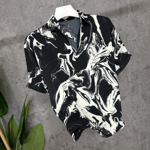 เสื้อโปโลคอวีแขนสั้นผ้าไหมน้ำแข็งสำหรับผู้ชาย ทรงหลวม สไตล์ลำลอง ฤดูร้อน 2024 เสื้อแฟชั่นสุดเทรนด์