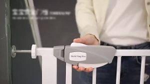 Thanh chắn cửa chắn cầu thang không khoan tường an toàn cho trẻ nhỏcó khóa tự động cao cấp dành cho bé thanh dày Thao tác bằng một tay