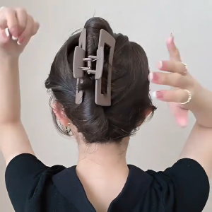 Winter Plush Large Claw Clip Khaki Transparent Hair Clamp High-end Sense Shark Clip Hair Accessories