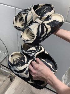 Cool Trendy EVA Thick Bottom Indoor Slippers for Men And Women Summer Couple Non-Slip Home Bathroom Slippers Korean Style