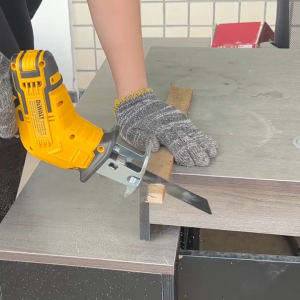 Cordless Reciprocating Saw Electric Cutting Saber Saw Mini Hand Chainsaw Cutting Power Tools with Saw Blades for Metal PVC Wood Pipe