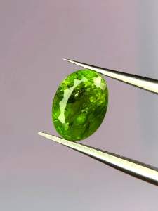 1.82 กะรัต | ทัวร์มาลีนสีเขียว 🍀 | ทรงรี | 9.1x6.8x5.1mm 1.82 carats | Green Tourmaline 🍀 | Oval | 9.1x6.8x5.1mm