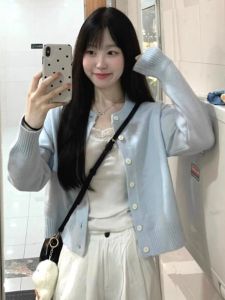 เสื้อคาร์ดิแกนถักแขนยาวสีน้ำเงินสไตล์เกาหลีหวานๆ สำหรับผู้หญิง เสื้อคลุมกันหนาวหลวมๆ ฤดูใบไม้ร่วง/ฤดูหนาว เสื้อคลุมกันหนาวแบบใหม่