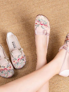 Fashionable Embroidered Flat Bottom Breathable Hollow out National Style Summer Shoes for Mothers Traditional Beijing Cloth Shoes Outdoor Sandals