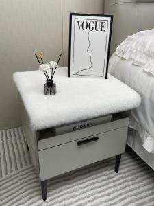 Tấm Trải Bàn Ngắn Nhung Phòng Ngủ Bàn Tay TV Bàn Trà Tấm Trải Bàn Ghế Sofa Đơn Giản Hiện Đại Màu Trơn Trung Quốc Đại Lục