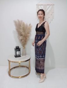 ผ้าถุงสำเร็จ ผ้าพิมพ์ลาย ผ้าคราม พิมพ์ลายย้อมคราม เนื้อนู่ ลายสวย เย็บสำเร็จป้ายมีตะขอ (ชุดแรก ชุดสุด 2 ชุด)