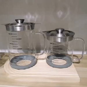 Oil Strainer with Cover Oil Filter Jug Glass Oil Pot Oil Strainer Pot Container Cooking Oil Pot 1L/1.5L