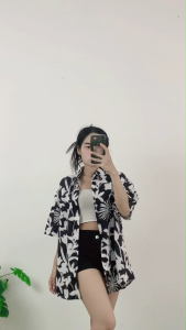 ชุดเซ็ต เสื้อเชิ้ตแขนสั้นลายดอก + กางเกงขาสั้นเรียบง่าย เริ่ดปัง