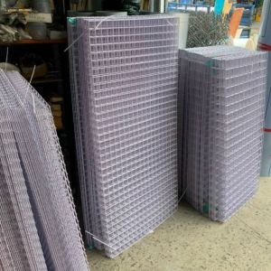 Tấm lưới sắt đan treo phụ kiện màu trắng sữa ( R 50 x D1m hoặc R 60 x D 1m_1.2m x ô rộng 3 phân)