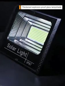 (Mua 1 tặng 1)Đèn năng lượng mặt trời có điều khiển 45w 200w 500w đèn năng lượng mặt trời tự sáng đèn pha led ngoài trời chống mưa và chống sét điều khiển ánh sáng thông minh