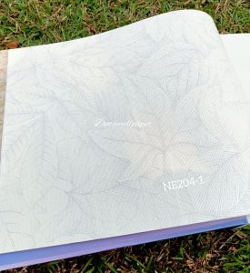 Wallpaper Dinding Motif Daun Tropical Krem Abu