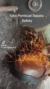 Sepatu Safety Kulit Sapi Ujung Besi: Keselamatan Kerja di Pabrik, Proyek, Pom Bengkel & Las