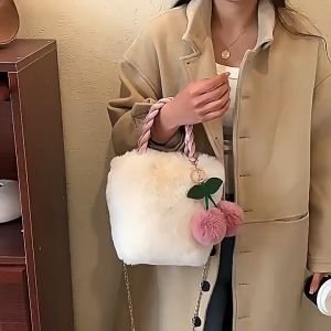 เชอรี่ กระเป๋าขนฟู มูกเชอรี่ กระเป๋าสะพายข้างใช้งาน 2 เเบบ มีสายโซ่ขนนูมนิ่มฟูฟู