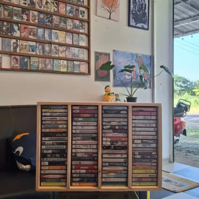 ชั้นวางเทปโชว์ด้านข้างตลับ