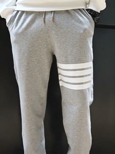 กางเกงวอร์มผู้ชายฤดูใบ 3 ลำลอง กางเกงลำลองที่มีฤดูร้อนใหม่กางเกงผู้ชาย การดูแลสุขภาพเชิงเยอรมัน การปรับปรุงผู้ชาย หน้ากากกางเกงผู้ชาย