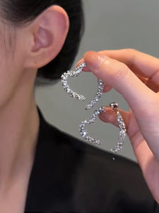 Elegant Diamond Heart Shaped Earrings Fashionable Womens Jewelry Fresh out New 2024 Trendy Hoop Earrings Alloy Embedded Artificial Gemstones