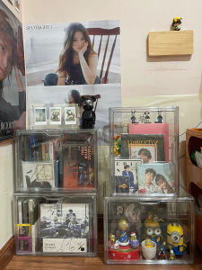 กล่องเก็บแผ่นเสียงอะคริลิกโปร่งใสป้องกันฝุ่น ชั้นวางแผ่นเสียง ชั้นวางหนังสือการ์ตูน กล่องเก็บของสำหรับบ้าน กล่องเก็บของแบบลำลอง