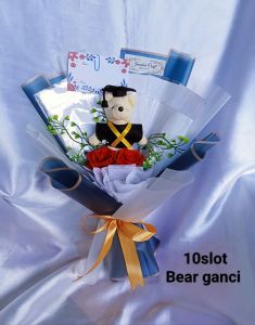 Buket wisuda boneka besar plus uan kosongan lima lembar