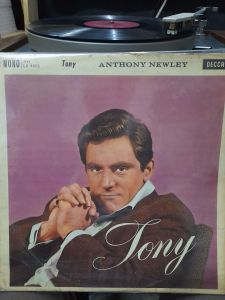 000051 ร้องแจ๊ส Tony  ANTHONY NEWLEY  แผ่นเสียง Vinyl Lp 33 rpm สภาพดี ตรวจสอบแล้วมีลองฟัง