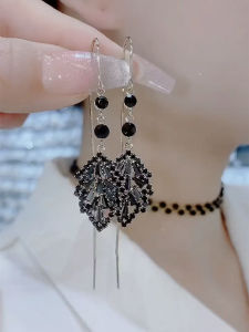 Elegant Black Diamond Leaf Earrings Unique Design Luxury Fashion Jewelry Womens Fresh out New Year Ear Wire Earring