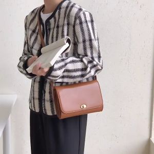 TE กระเป๋าหนังสะพายข้าง Wallet On Chain กระเป๋าสตางค์ มีสายสะพาย งานสวยหนังดูดี